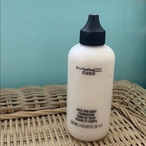 MAC face and body foundation - white
